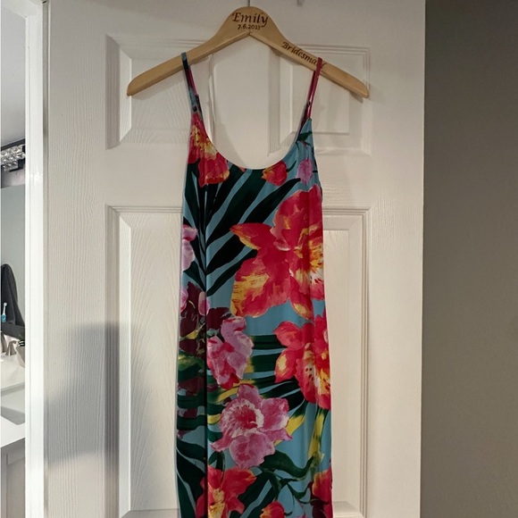 VENUS Dresses & Skirts - VENUS Floral Midi Dress - Multicolor